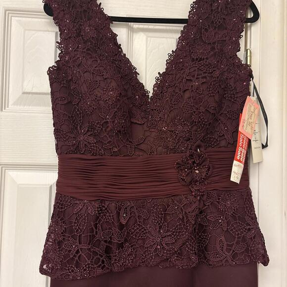 NWT Social Occasions by Mon Cheri. Satin Sequin Mother Of Bride. Size 8. $398 - Picture 4 of 12